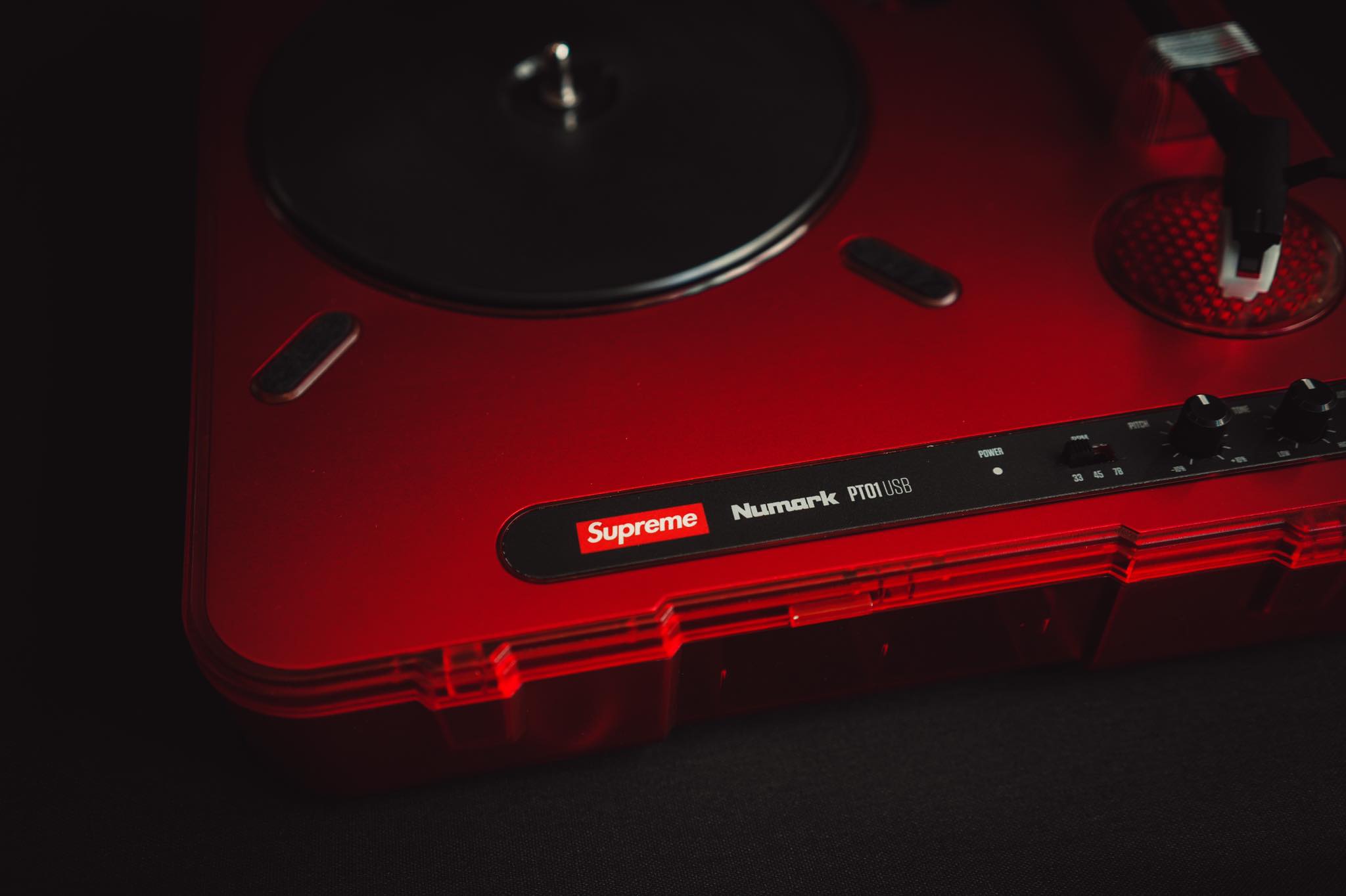 SUPREME NUMARK PT01 PORTABLE TURNTABLE RED - cdcosmos