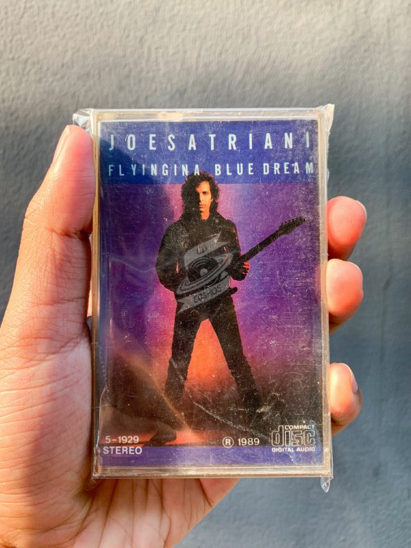 Joe Satriani - Flying In A Blue Dream