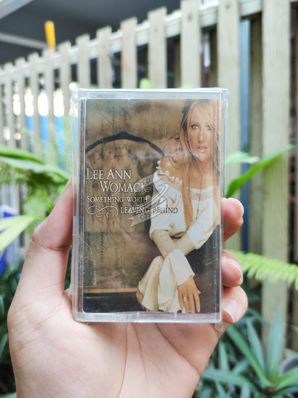 Lee Ann Womack - Something Worth Leaving Behind