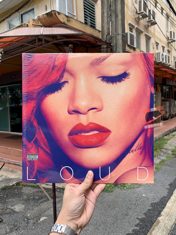 Rihanna – Loud