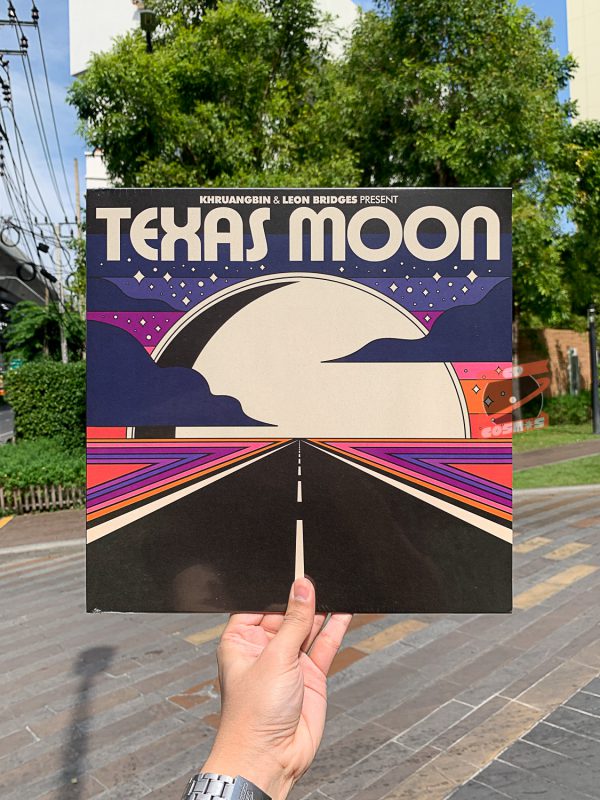Khruangbin & Leon Bridges – Texas Moon