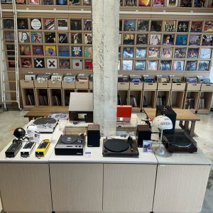 TURNTABLE