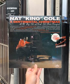 Nat King Cole - A Sentimental Christmas With Nat King Cole And Friends: Cole Classics Reimagined