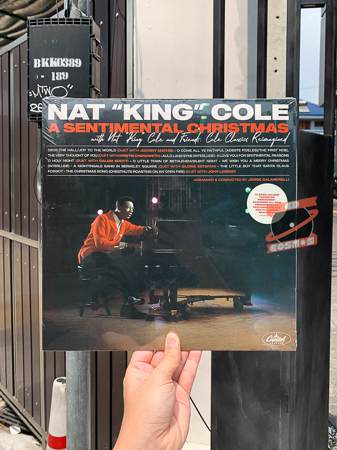 Nat King Cole - A Sentimental Christmas With Nat King Cole And Friends: Cole Classics Reimagined
